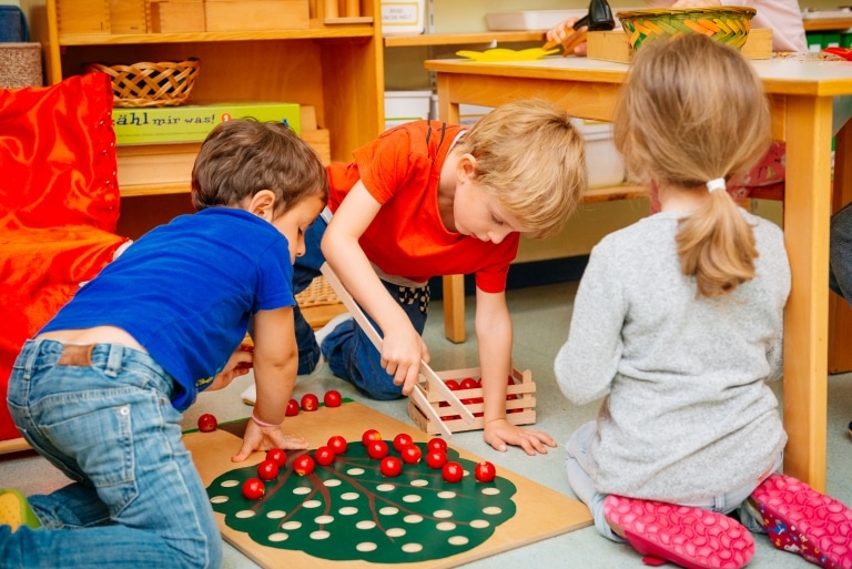 Montessori-Spiele im WIKI Kindergarten Mariatrosterstraße